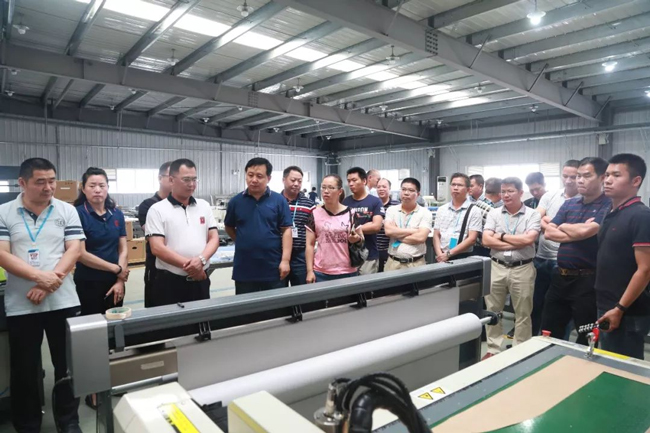 富怡講師講解現(xiàn)代化版房的應用 4.jpg