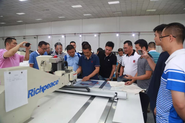 智能裁剪設備在服裝生產(chǎn)中的應用 9.jpg