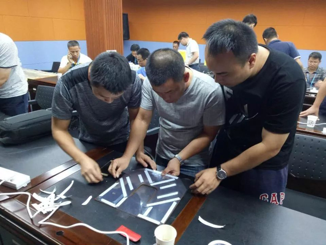 智能裁剪設備在服裝生產(chǎn)中的應用 10.jpg