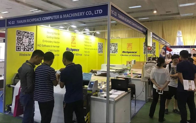 越南河內紡織展機前客戶 越南河內紡織展機前客戶
