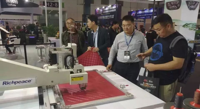 RA車展現(xiàn)場 RA車展現(xiàn)場2.jpg