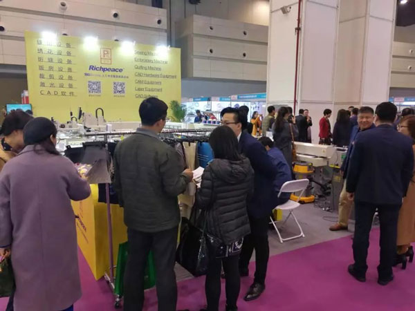 鄭州縫制設備展現場 鄭州縫制設備展現場1.jpg