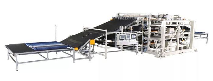 三層單針絎縫機(jī) 三層單針絎縫機(jī).jpg