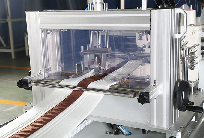 床圍拉鏈自動縫紉機切刀結構 同步切刀結構.jpg