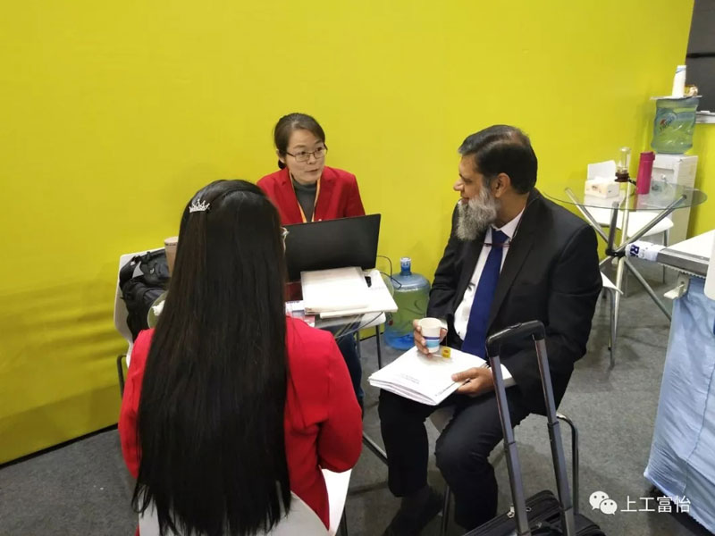 外商參觀富怡電腦鋪布機等設備 外商參觀富怡電腦鋪布機等設備