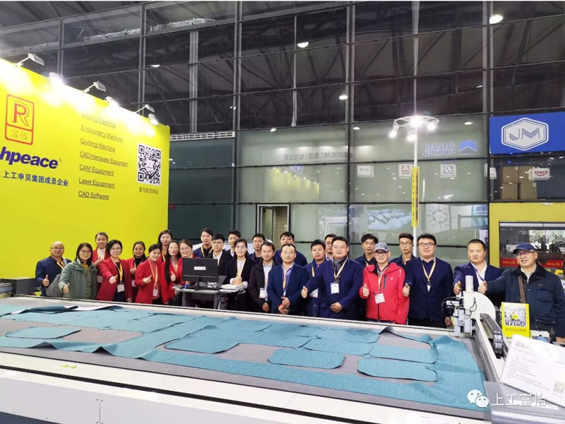 上工富怡展會現場合影 上工富怡展會現場合影